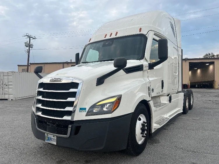 2022 Freightliner Cascadia - image 3