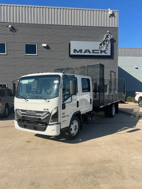 2026 Isuzu NRR in Houston, TX — photo 2