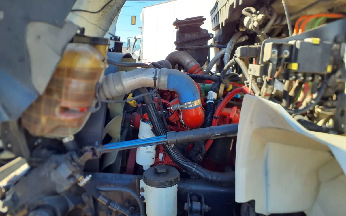 2015 International 4300 - image 10