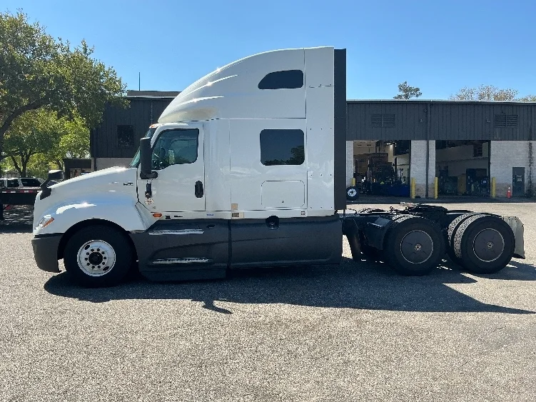 2023 International LT - image 4