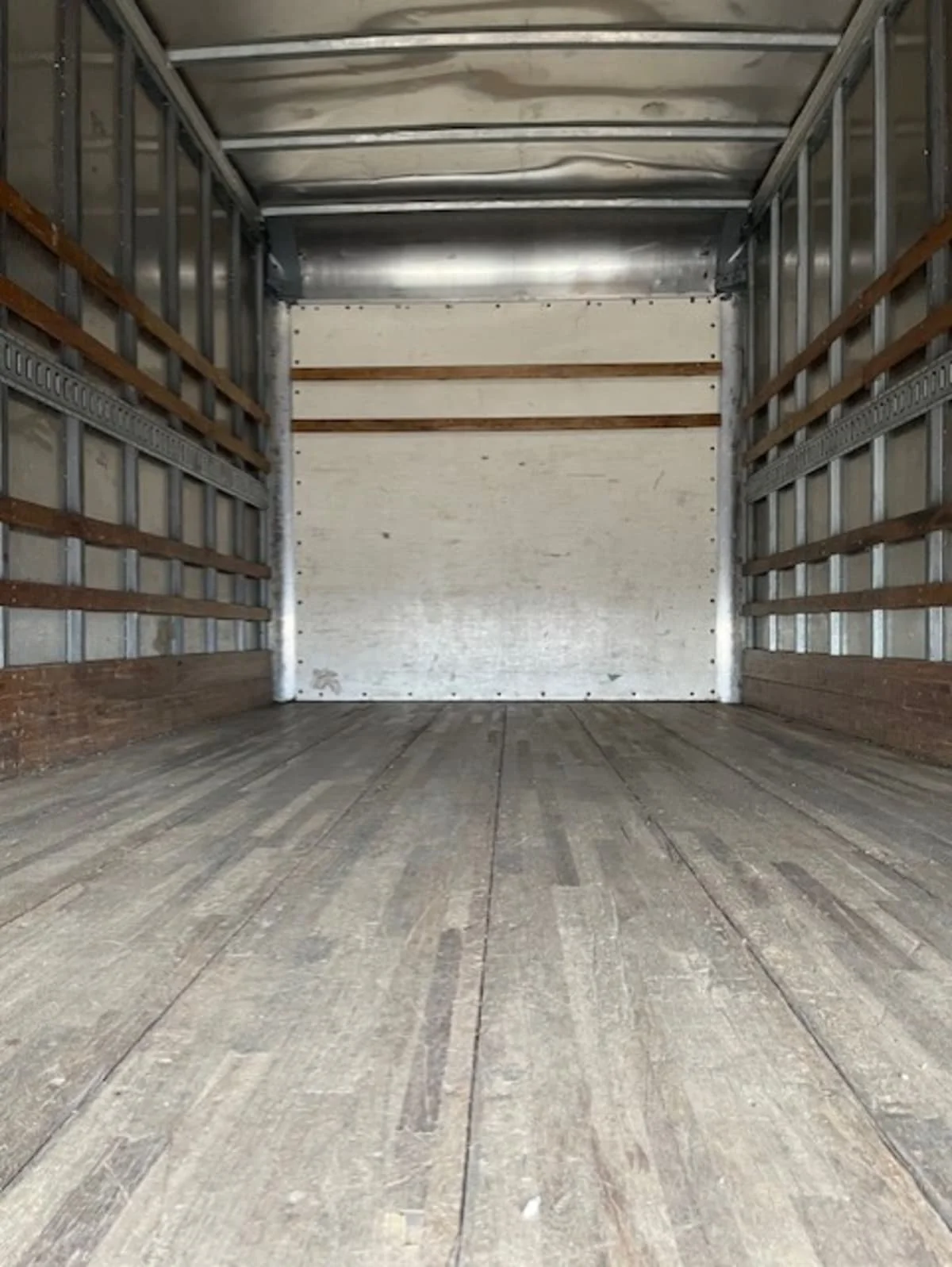 2018 Isuzu NPR - image 8