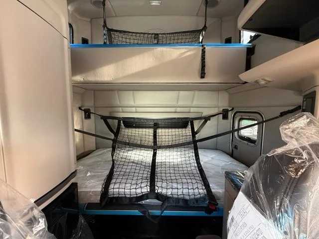 2026 Peterbilt 579 - image 7