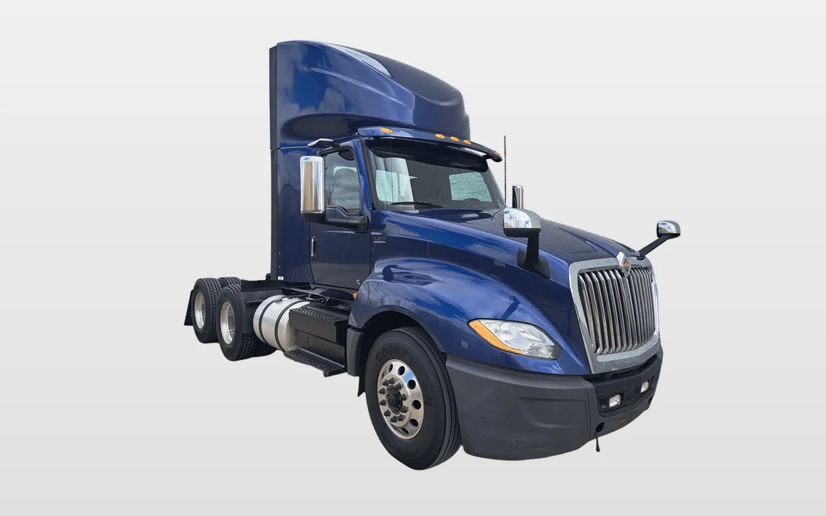 2019 International LT - image 1