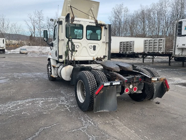 2017 Freightliner Cascadia - image 5