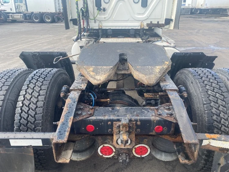 2017 Freightliner Cascadia - image 6