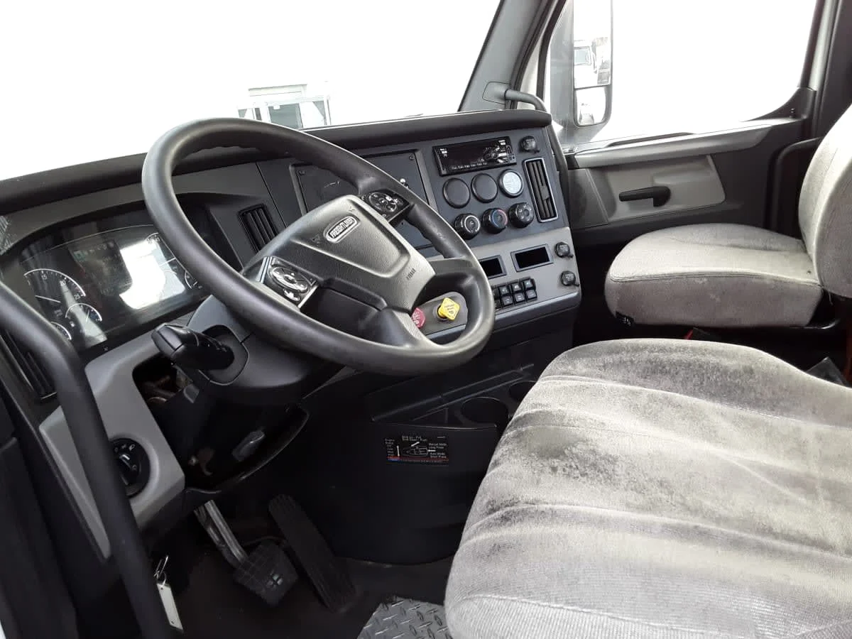 2020 Freightliner Cascadia - image 7