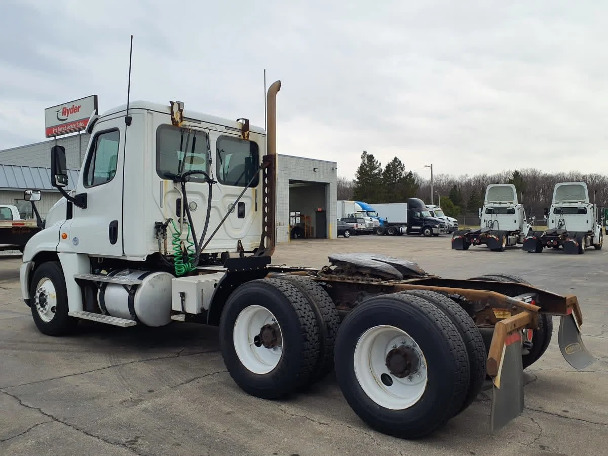 2017 Freightliner Cascadia - image 6