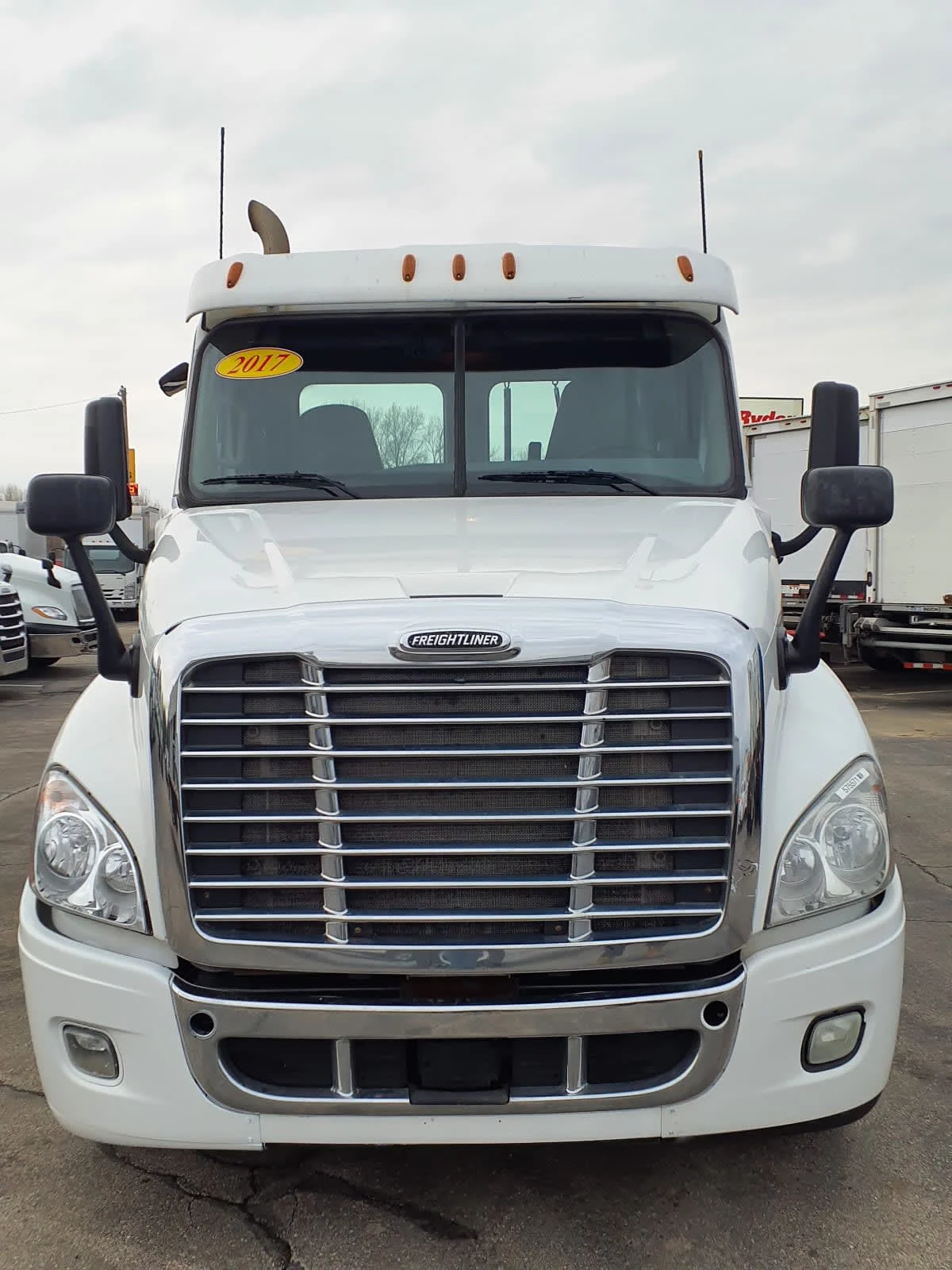 2017 Freightliner Cascadia - image 2