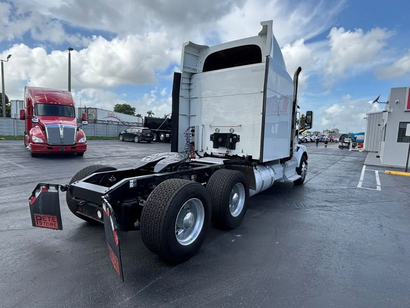 2017 Peterbilt 579 - image 15