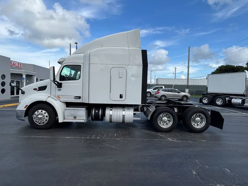 2017 Peterbilt 579 - image 9