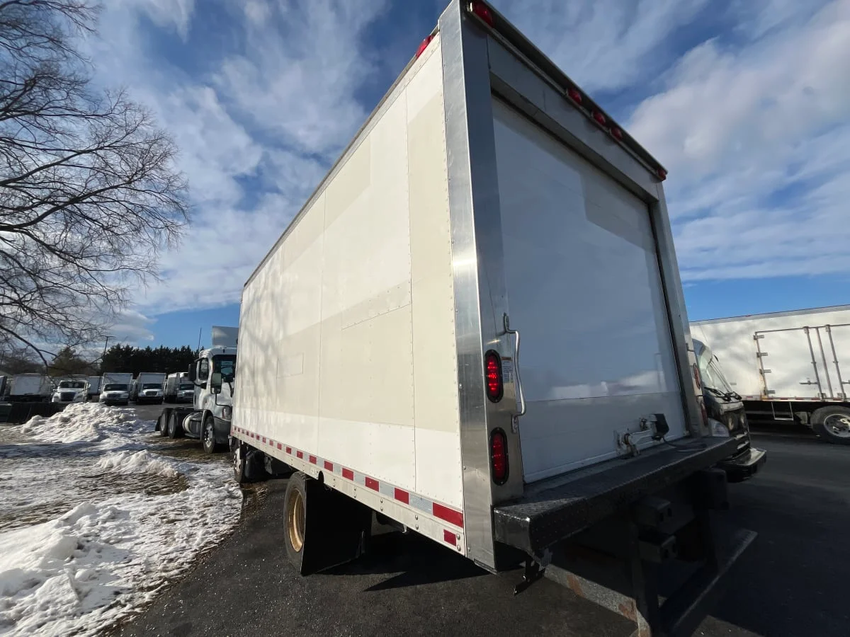 2016 Isuzu NRR - image 6