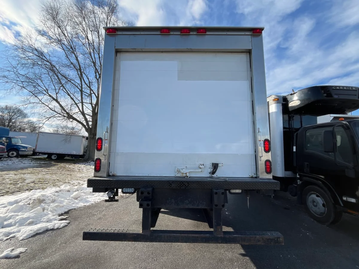 2016 Isuzu NRR - image 5