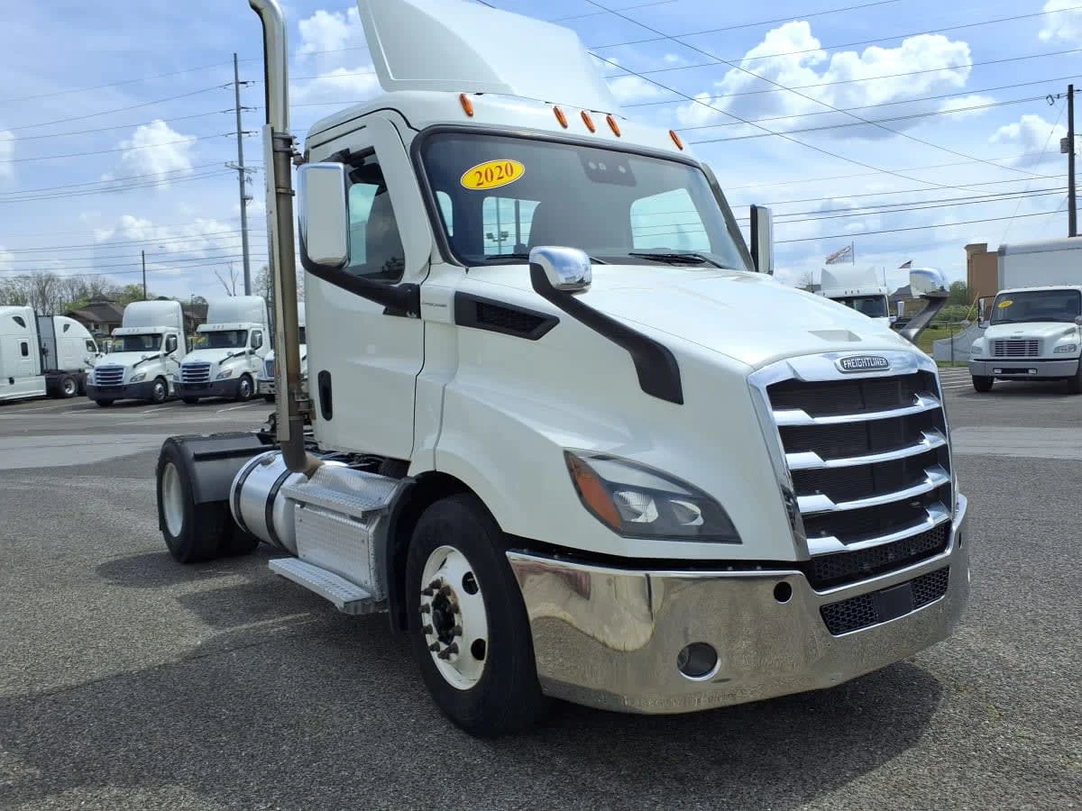 2020 Freightliner Cascadia - image 3