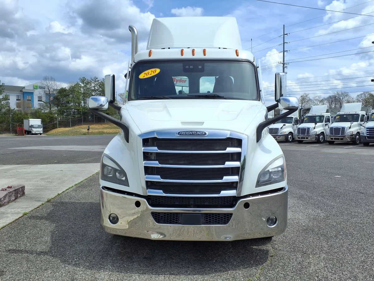2020 Freightliner Cascadia in Knoxville, TN — photo 2
