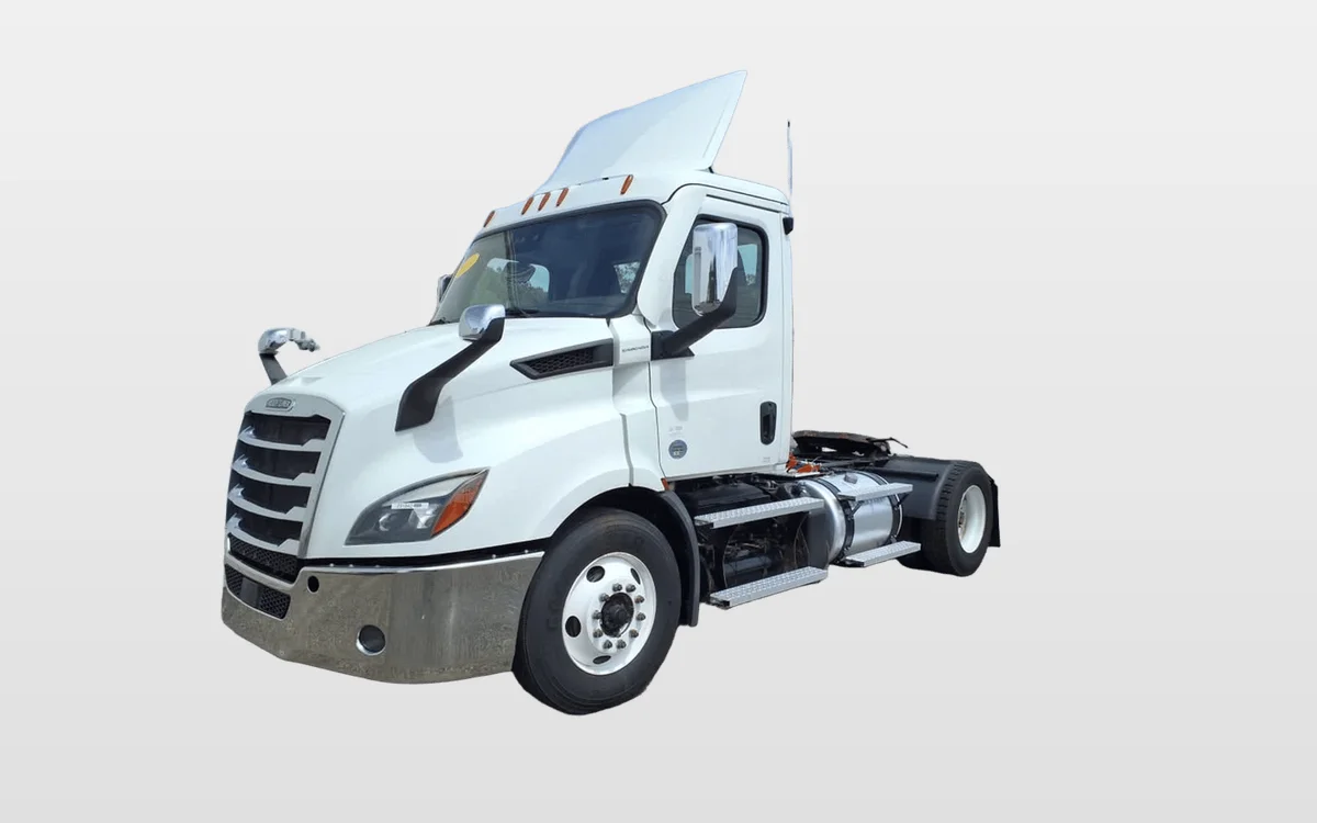 2020 Freightliner Cascadia - image 1