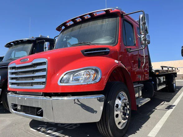 2024 Freightliner M2 106