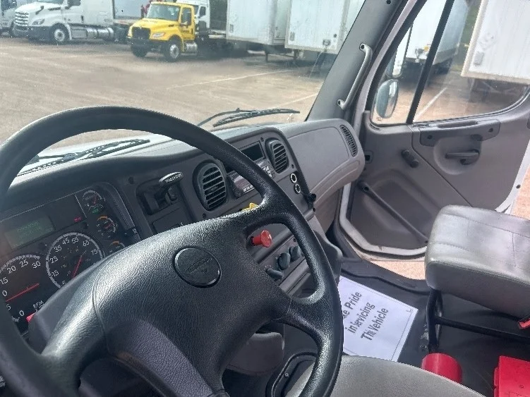 2020 Freightliner M2 106 - image 10