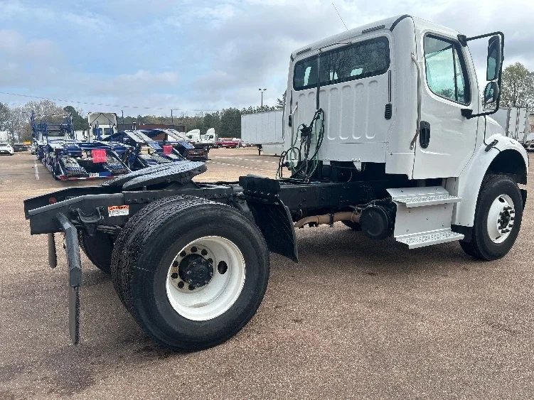 2020 Freightliner M2 106 - image 7