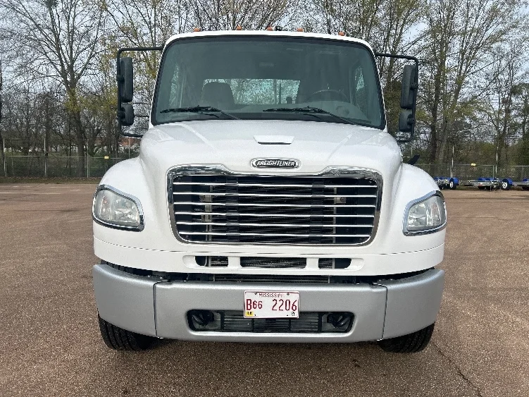 2020 Freightliner M2 106 - image 2