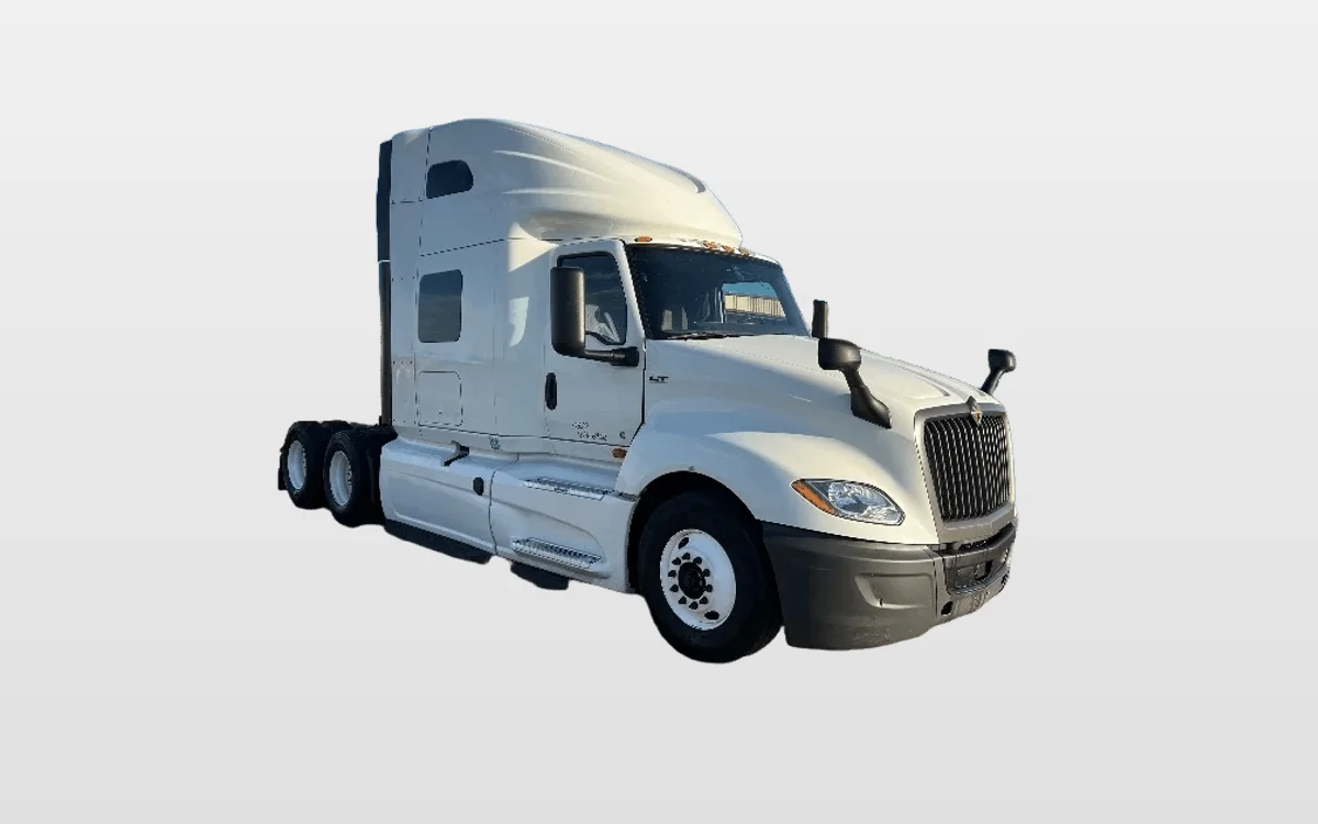 2022 International LT - image 1