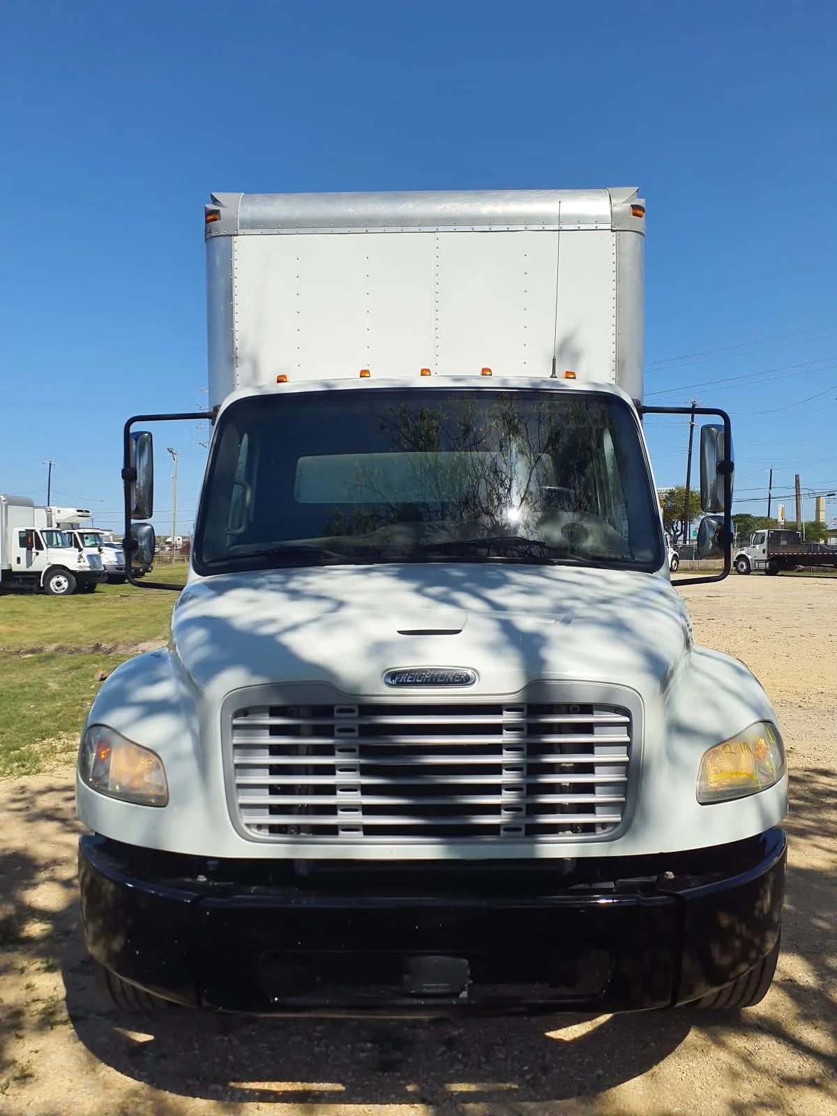 2018 Freightliner M2 106 - image 2