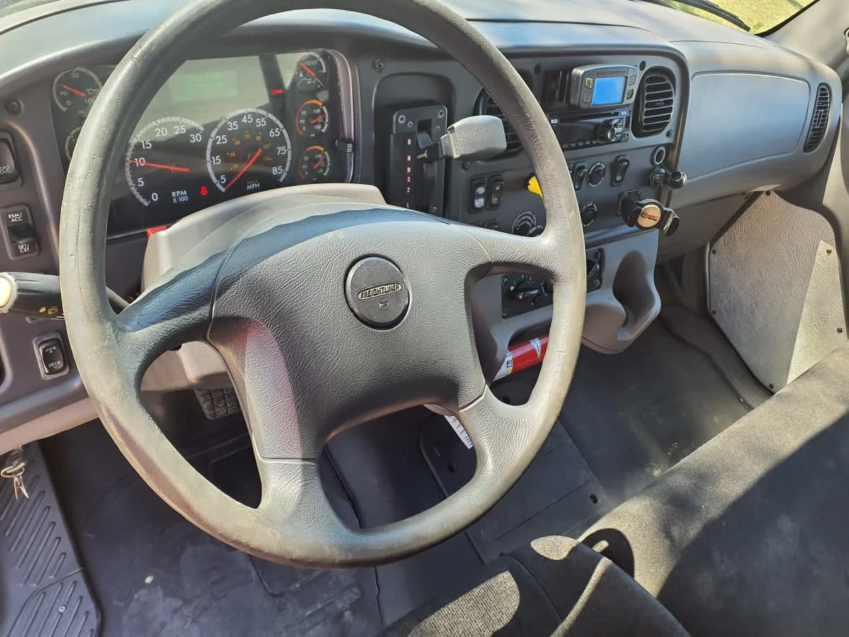 2018 Freightliner M2 106 - image 7