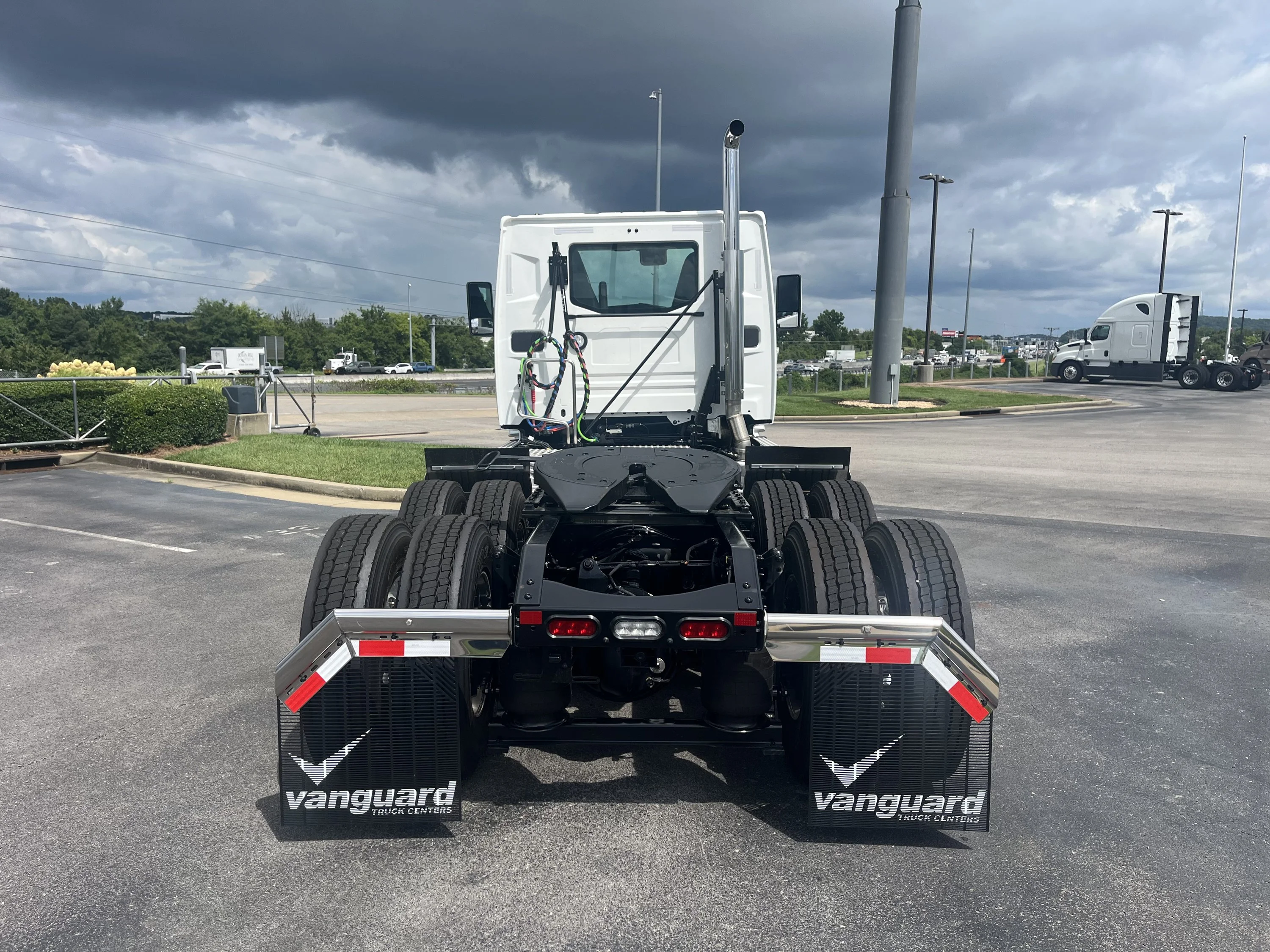 2027 Volvo VNR 640 in Harrisonburg, VA — photo 4