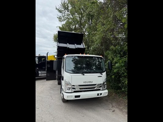 2025 Isuzu NRR in Raleigh, NC — photo 3
