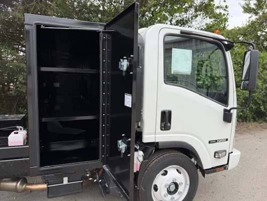 2025 Isuzu NRR in Raleigh, NC — photo 4