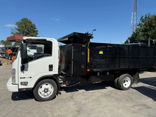 2025 Isuzu NRR in Raleigh, NC — photo 2