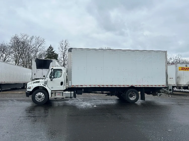 2022 Freightliner M2 106 in Akron, OH — photo 4