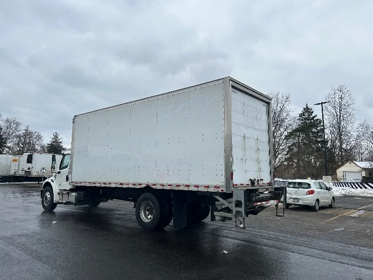2022 Freightliner M2 106 in Akron, OH — photo 6