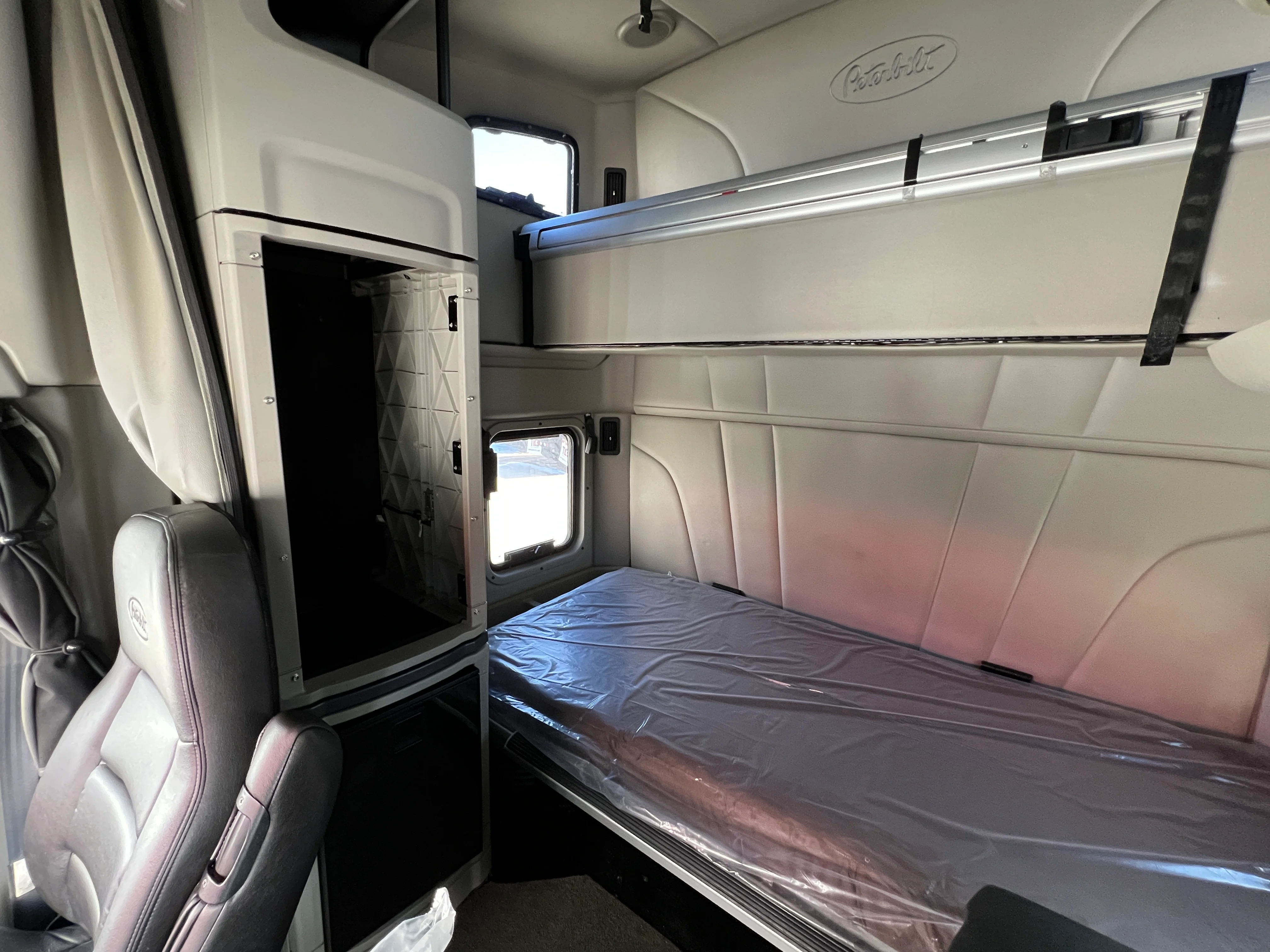 2023 Peterbilt 579 - image 11