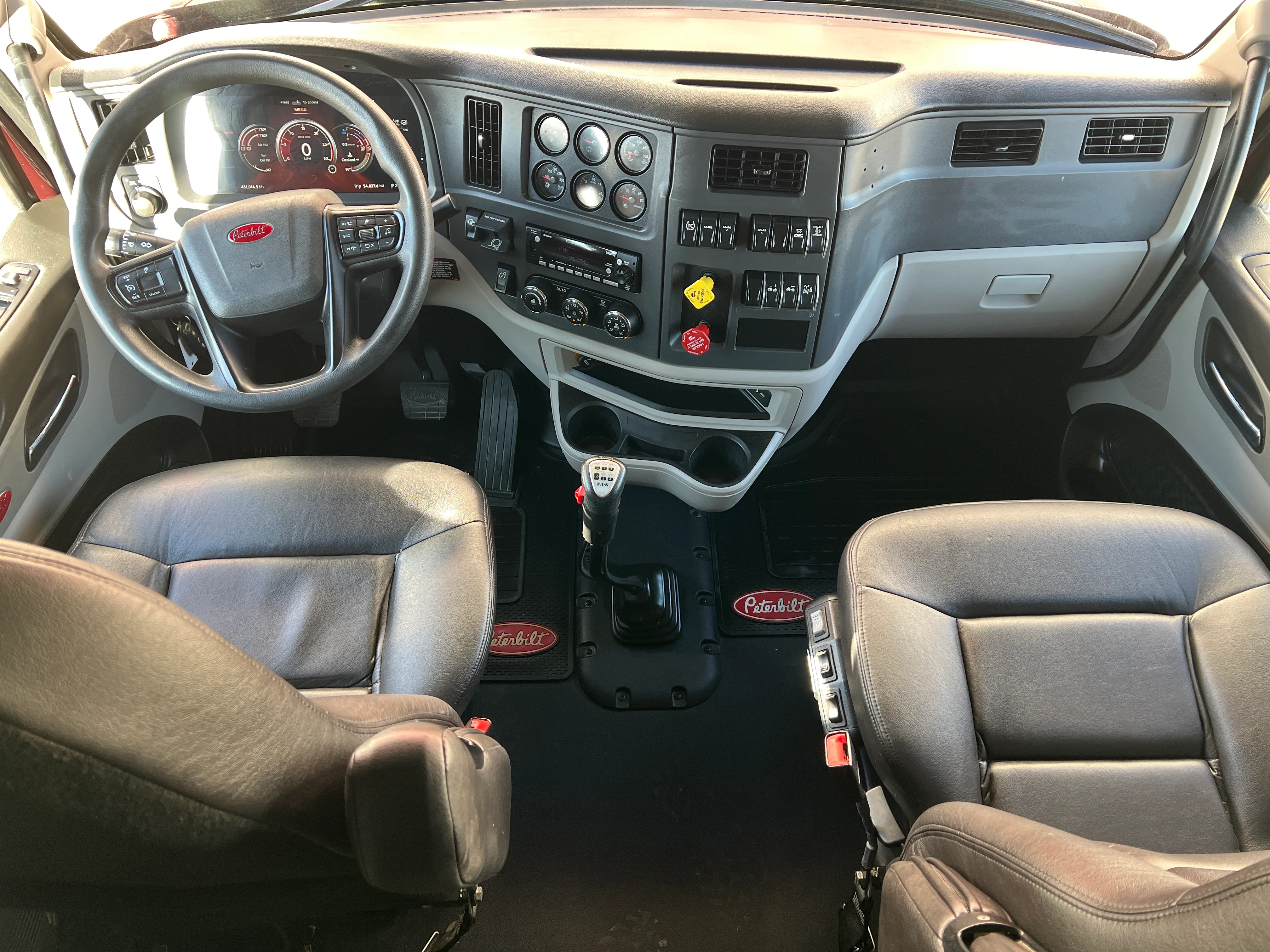 2023 Peterbilt 579 - image 7