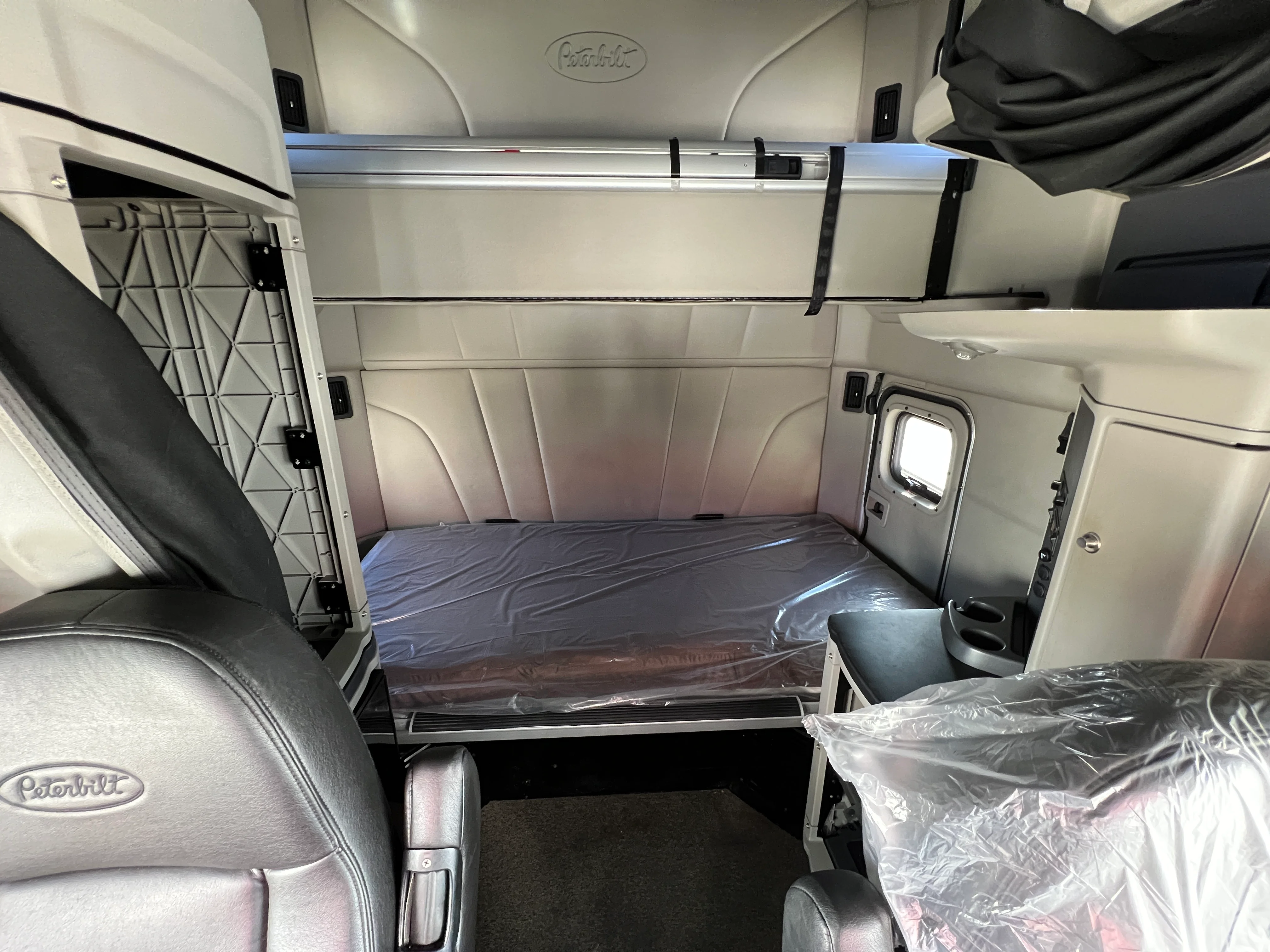 2023 Peterbilt 579 - image 9