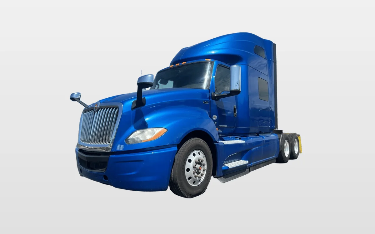 2020 International LT - image 1