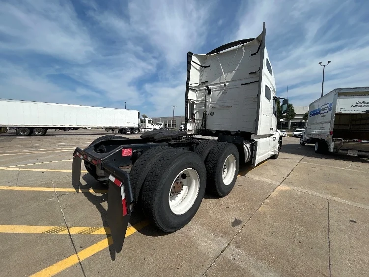 2023 Volvo VNL 760 in Grand Prairie, TX — photo 7