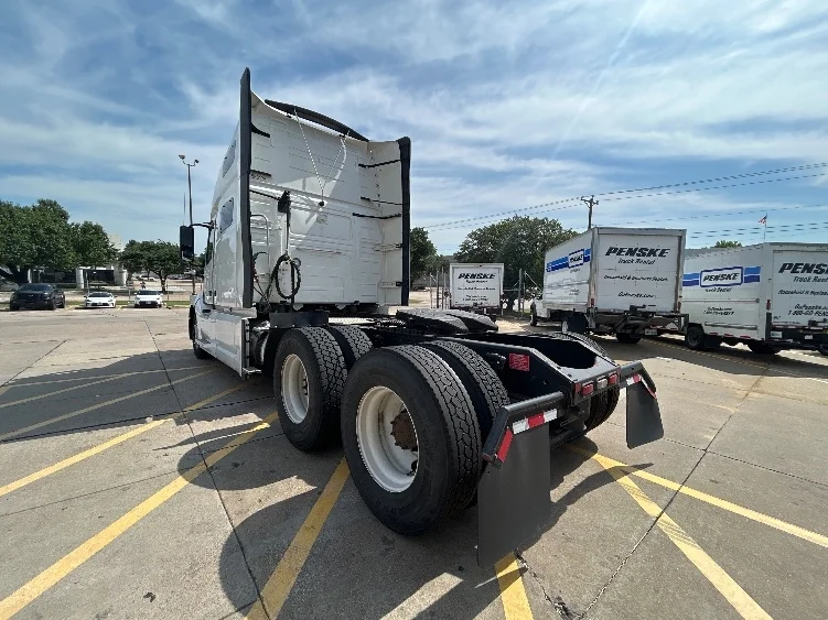 2023 Volvo VNL 760 in Grand Prairie, TX — photo 5