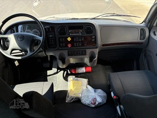 2024 Freightliner M2 106 in Portland, OR — photo 17