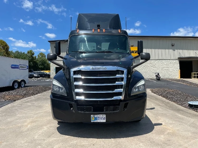 2019 Freightliner Cascadia in Statesville, NC — photo 2
