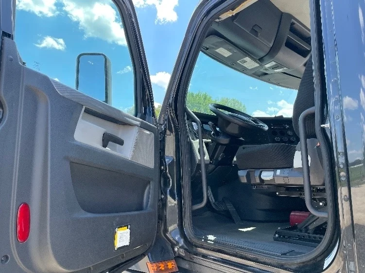 2019 Freightliner Cascadia in Statesville, NC — photo 9
