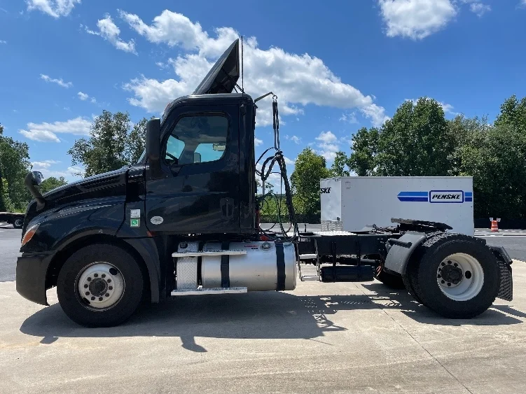 2019 Freightliner Cascadia in Statesville, NC — photo 4