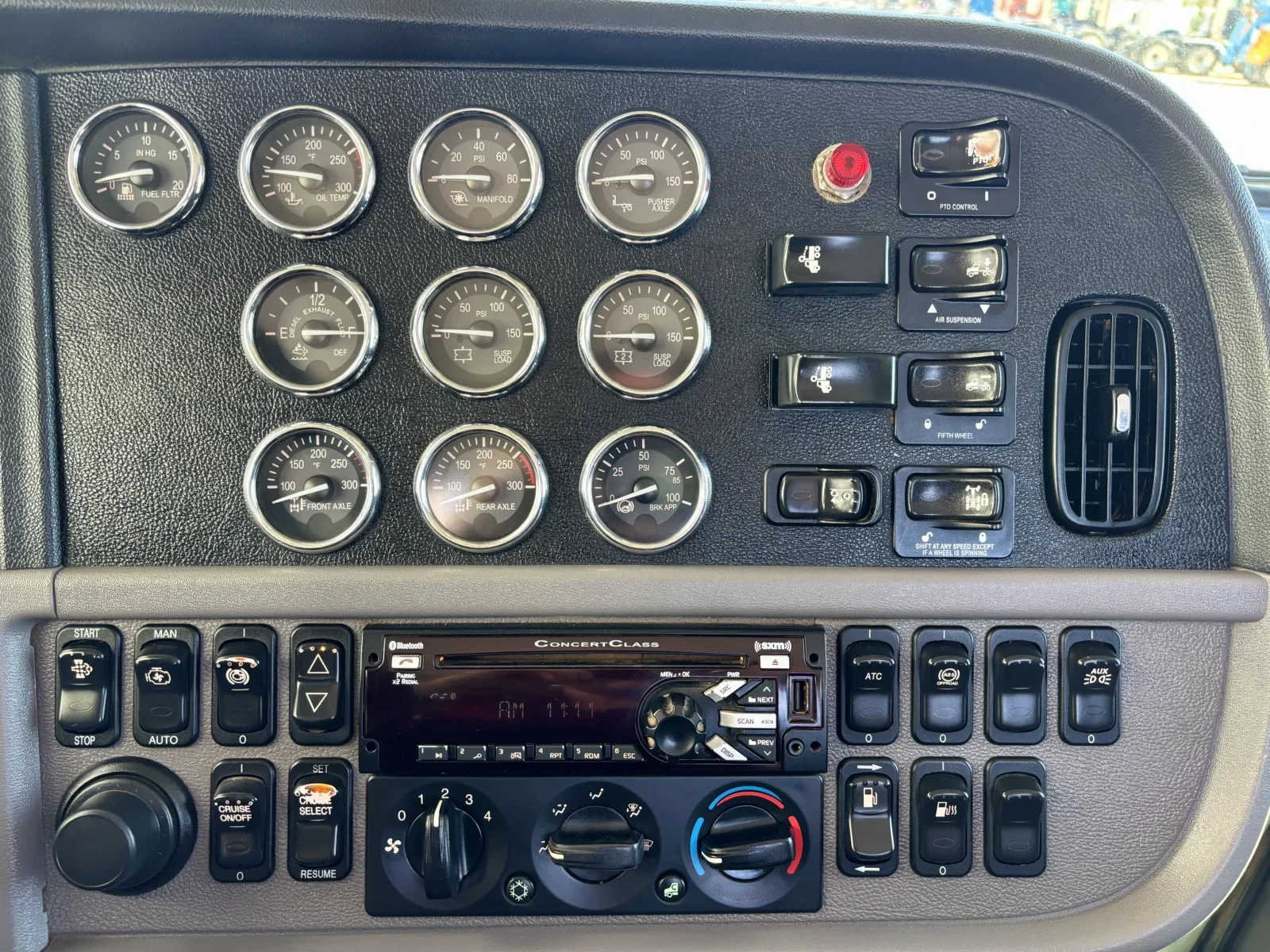 2020 Peterbilt 389 - image 18