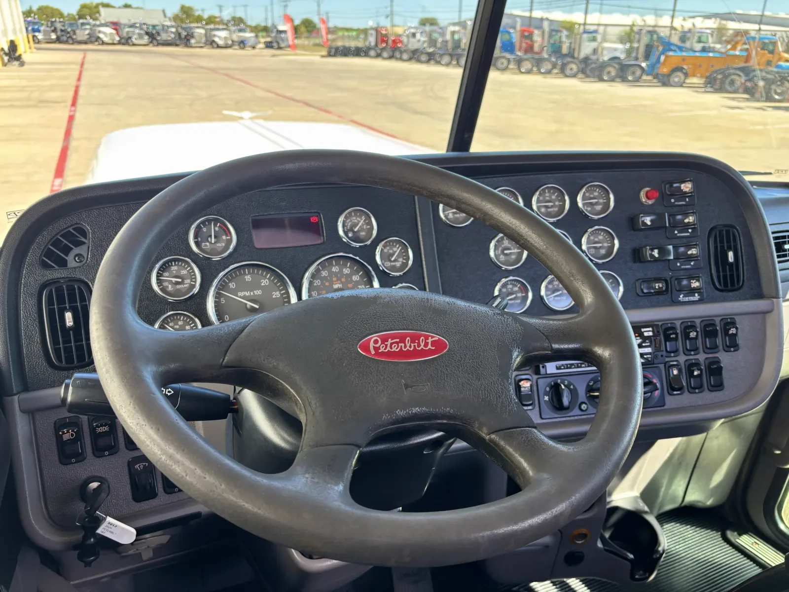 2020 Peterbilt 389 - image 16