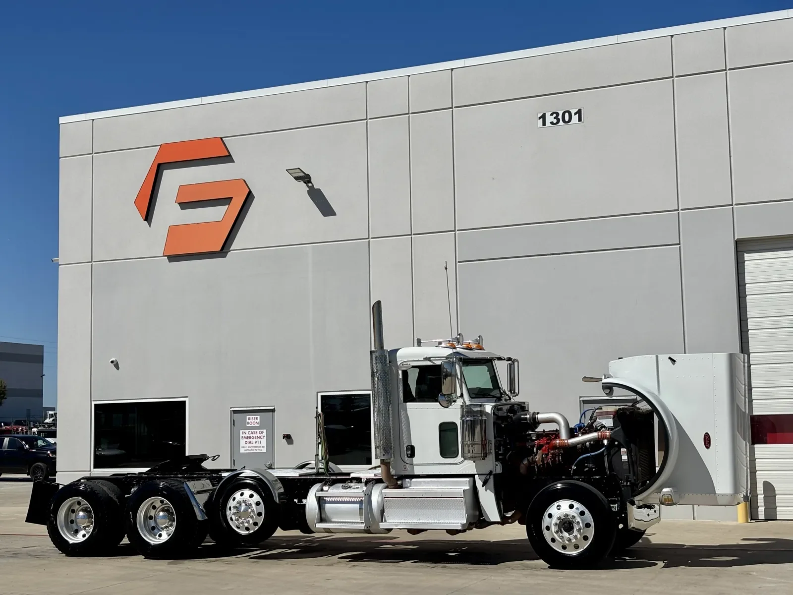 2020 Peterbilt 389 - image 9