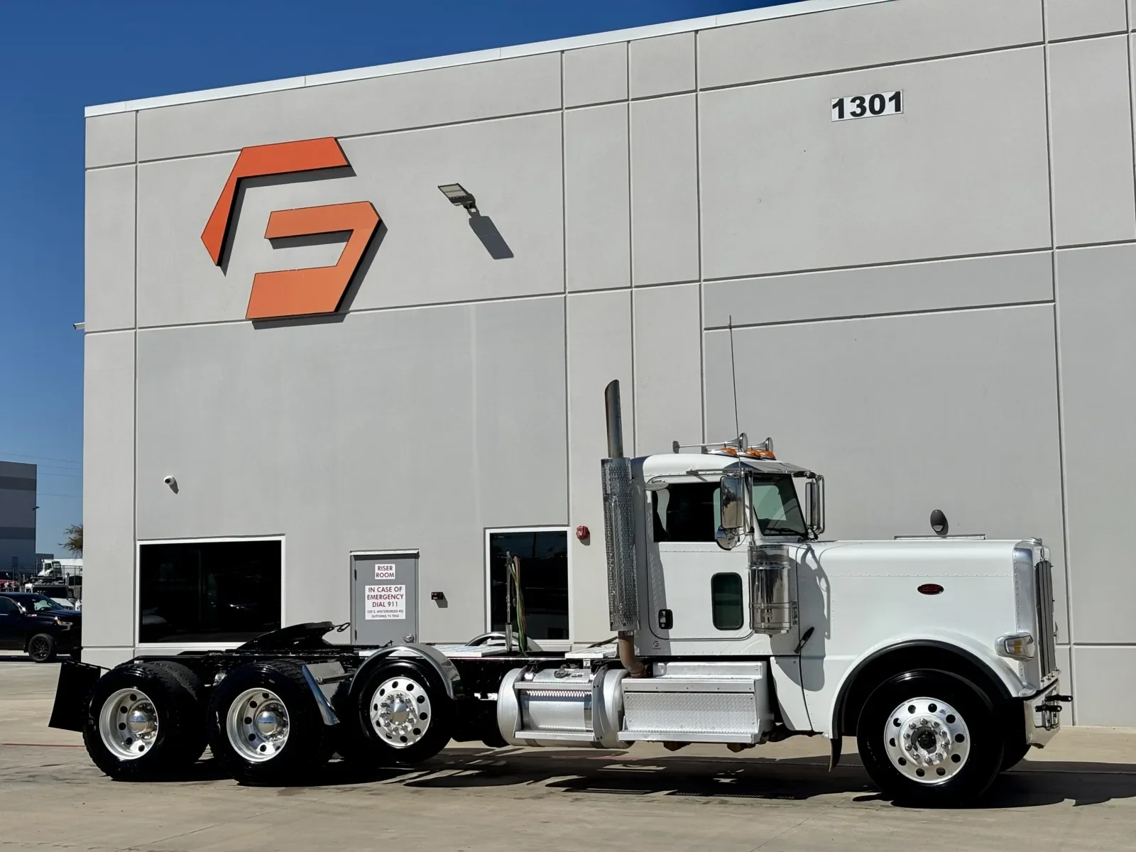 2020 Peterbilt 389 in Hutchins, TX