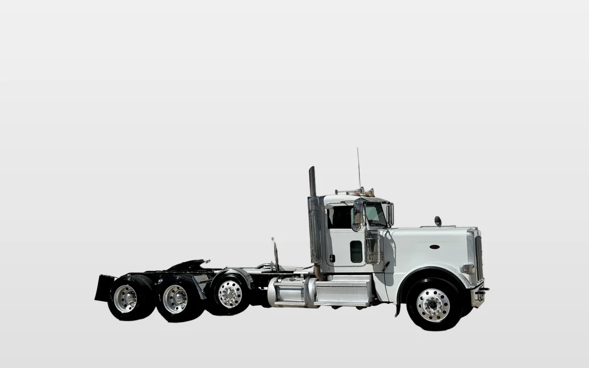 2020 Peterbilt 389 - image 1