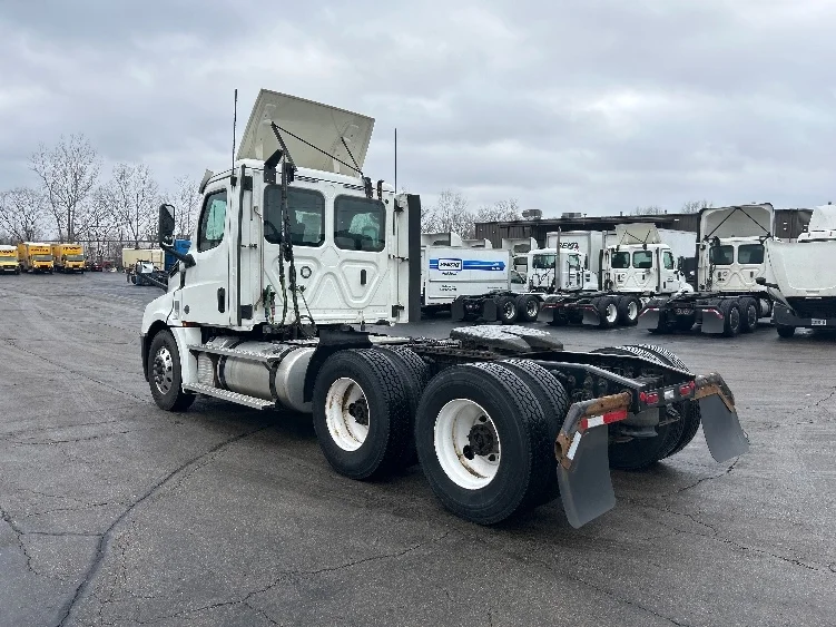 2020 Freightliner Cascadia in Piqua, OH — photo 5