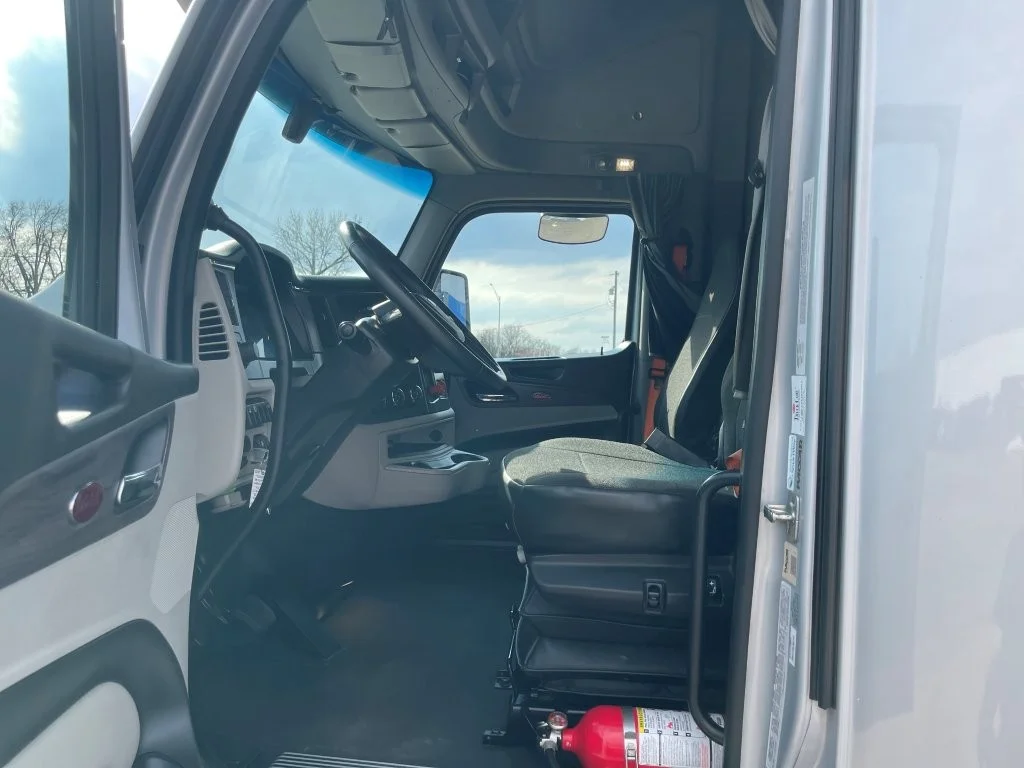 2023 Peterbilt 579 - image 10