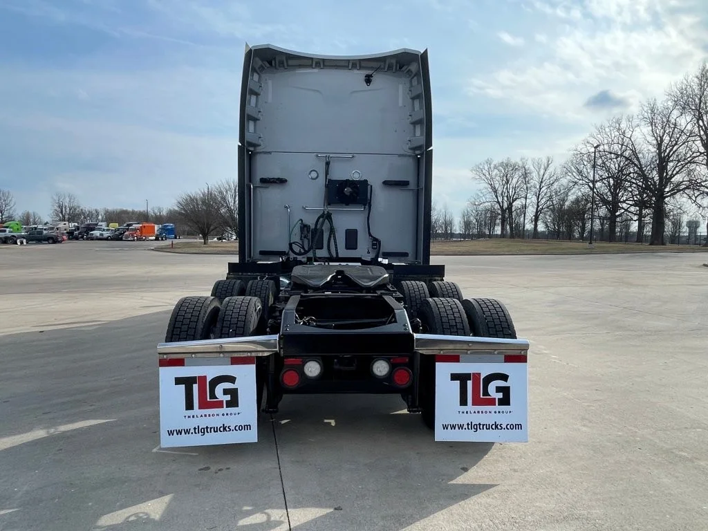 2023 Peterbilt 579 - image 4